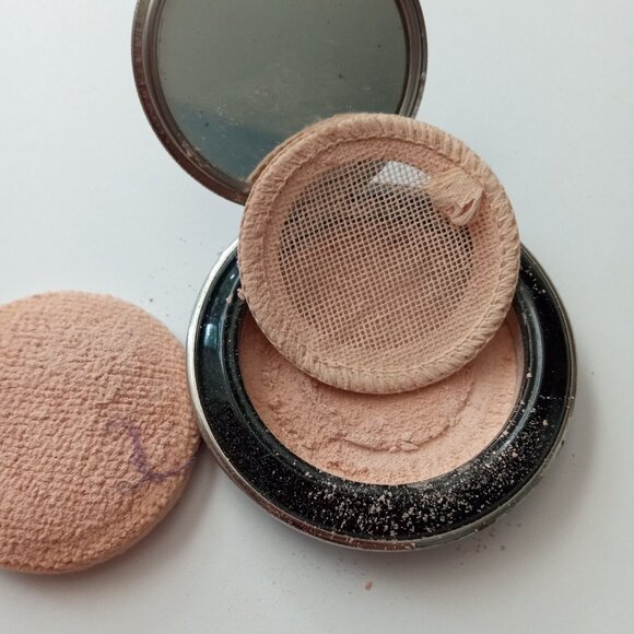 Vintage Black Enamel Round "CG" Compact with Victorian Picture Mirror Makeup - Picture 3 of 10